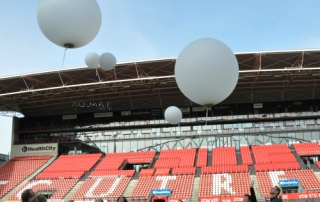Ballonverstrooiing FC Utrecht stadion de Galgenwaard